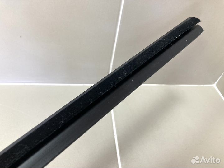 Бархотка зад прав двери Skoda Fabia 2007-2015 г.в