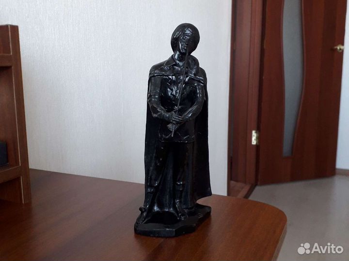 Статуэтка чугунная