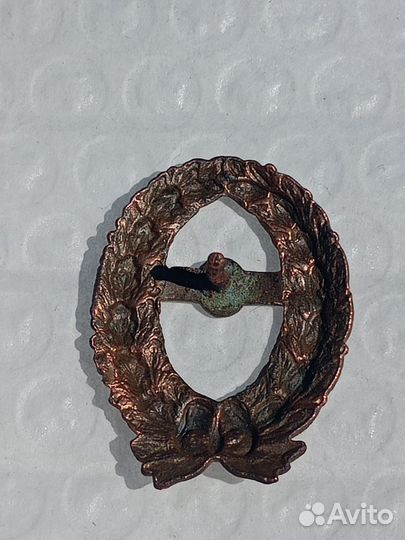 Знак красного командира, венок