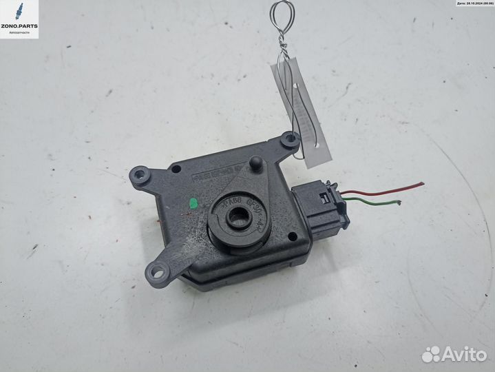 Моторчик заслонки отопителя 9012637 на Opel Astra G