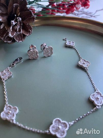 Серьги пусеты van cleef