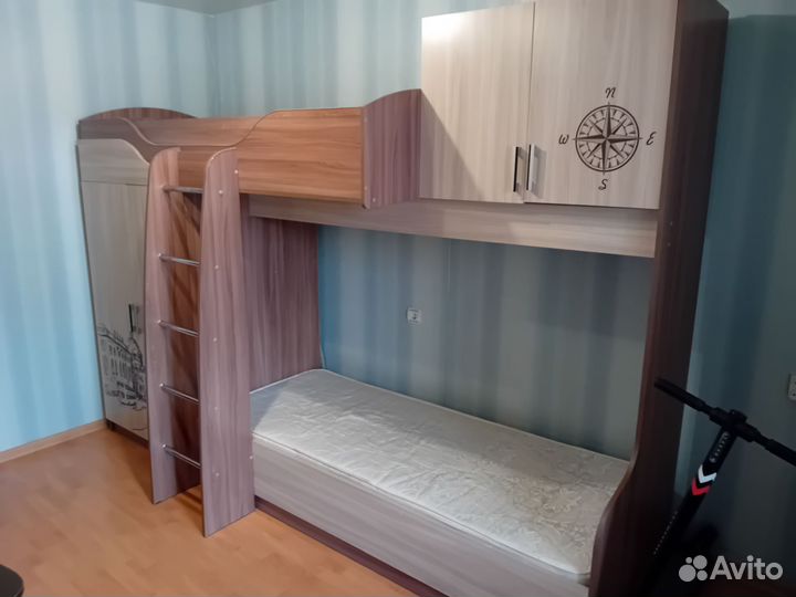 Двухъярусная кровать с матрасами