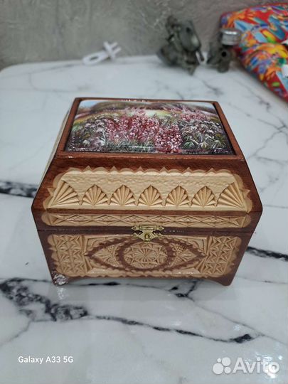 Шкатулка для украшений (резное дерево + эмаль)