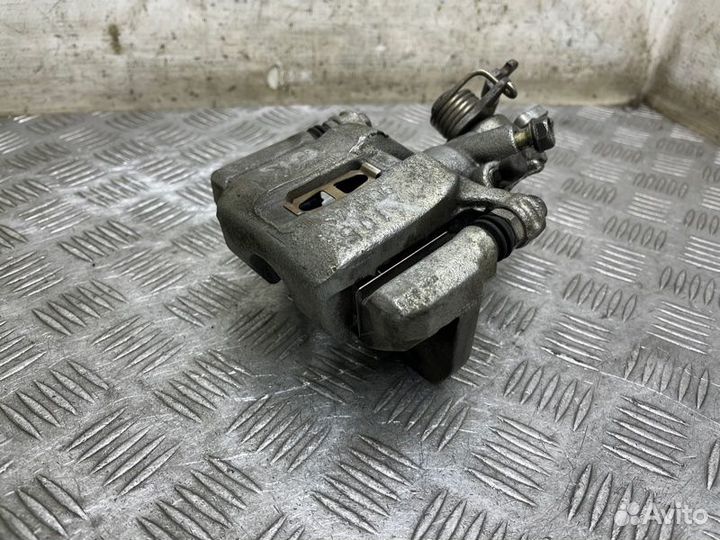 Суппорт тормозной задний правый Honda Accord 6