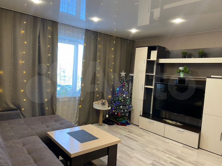 2-к. квартира, 52 м², 1/3 эт.