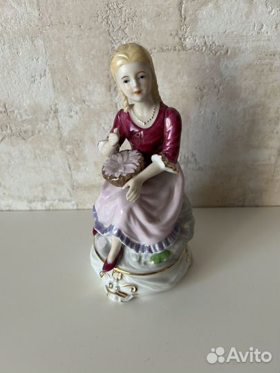 Статуэтка девушка