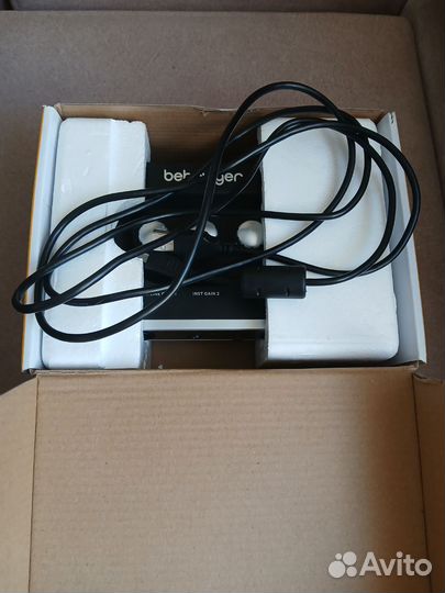 Звуковая карта behringer u-phoria um2