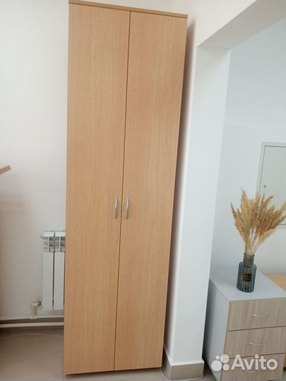 Офисный шкаф для одежды