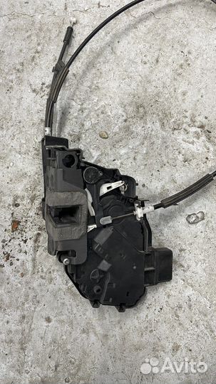 Замок водительской двери LandRover