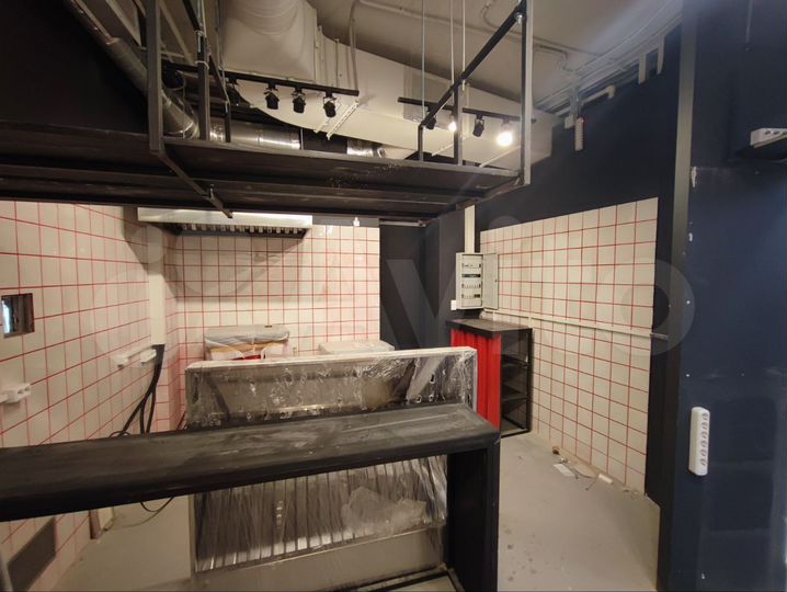 Корнер на фудхолле, 17 м² в минуте от метро