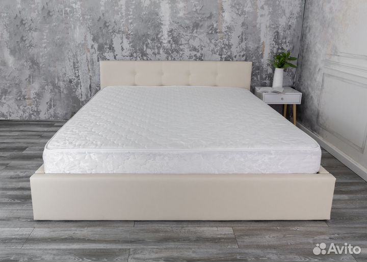 Кровать с матрасом