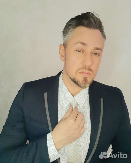 Ведущий, певец, тренер по ораторскому мастерству