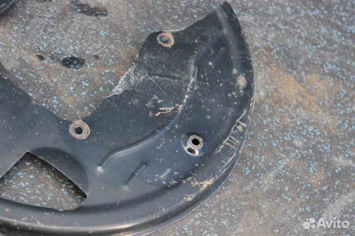 Кожух тормозного диска Land Rover Discovery 3 (Лен