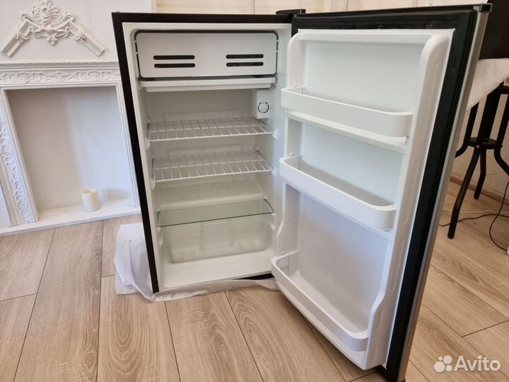Холодильник Shivaki Silver