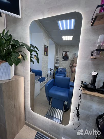 Зеркало с подсветкой настенное