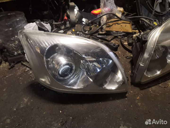 Фары Toyota avensis t25 xenon