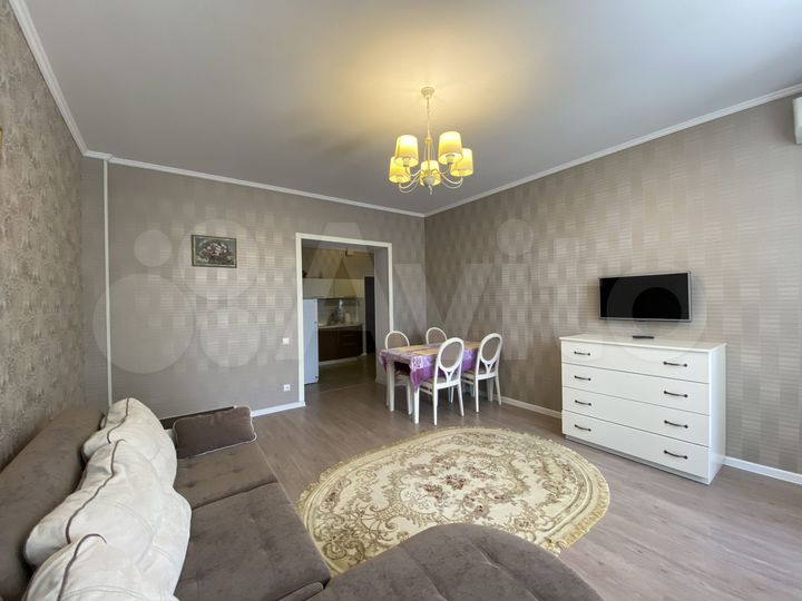 2-к. квартира, 82 м², 2/14 эт.