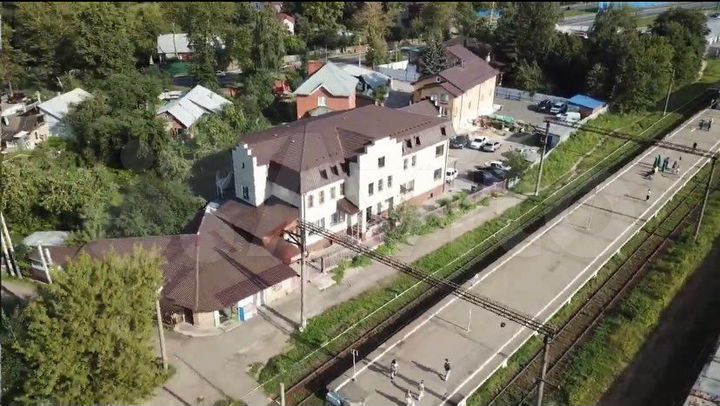 Здание, 1200 м²