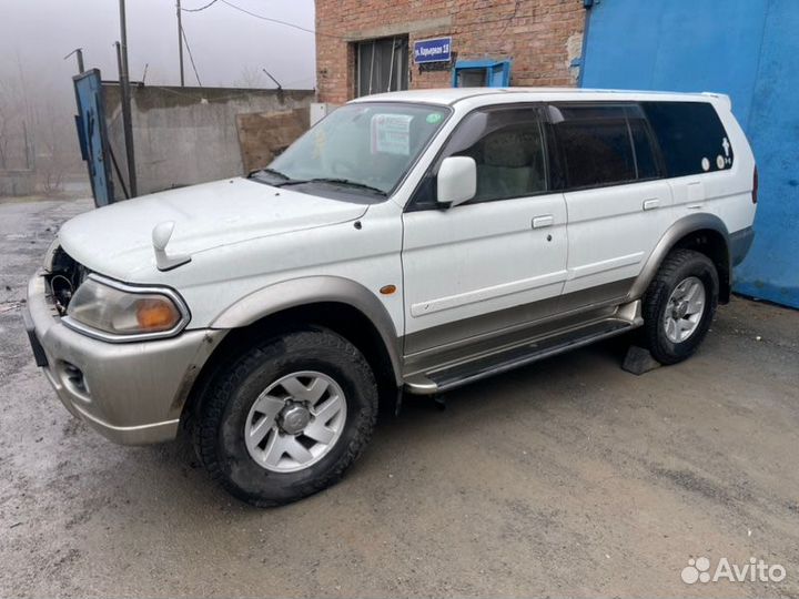 Стекло лобовое Mitsubishi Challenger K99W 6G74