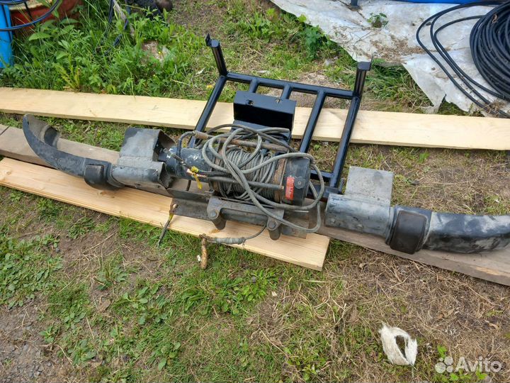 Продам лебедку с подрамником и бампером на УАЗ