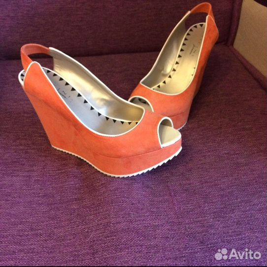 Туфли на танкетке