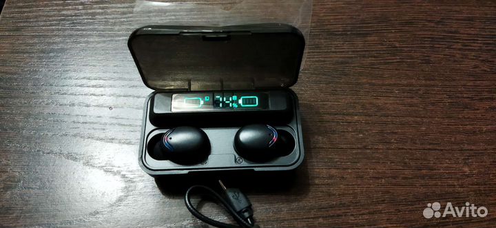 Беспроводные наушники новые. Чёрные