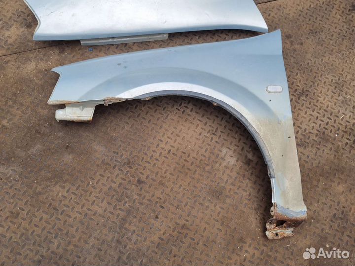 Крыло левое Renault logan