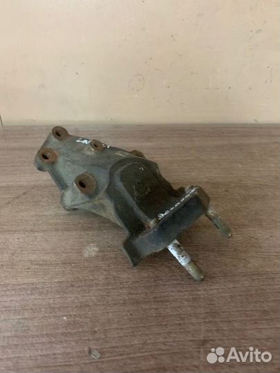 Кронштейн двигателя правый Lacetti