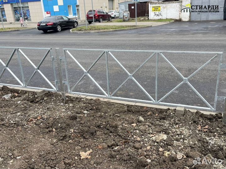 Пешеходные ограждения тротуаров