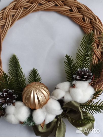 Новогодний венок в эко-стиле