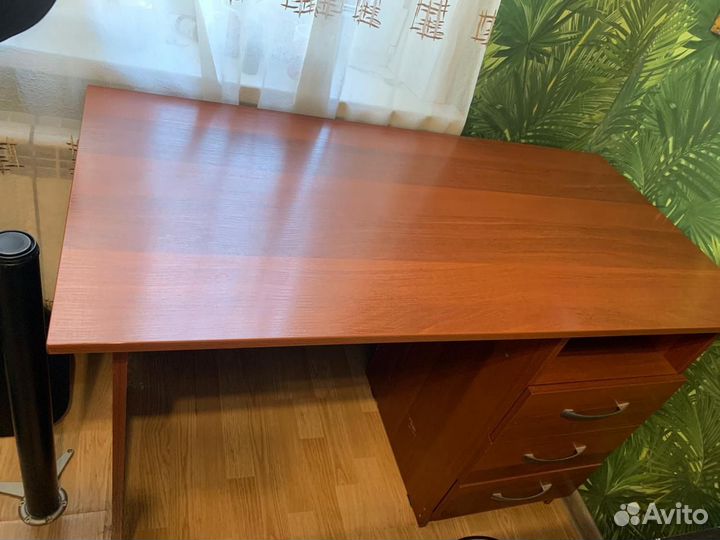 Письменный стол