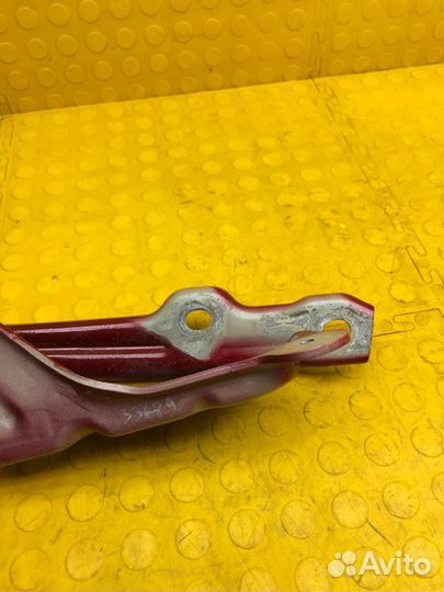 Петля капота передняя правая Skoda Octavia cwva