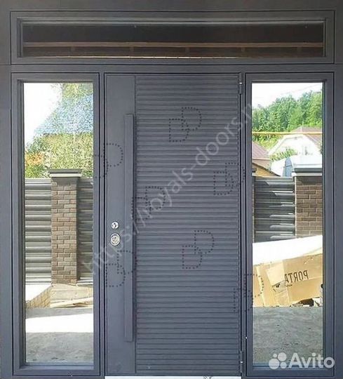Уличная стальная дверь для загородного дома