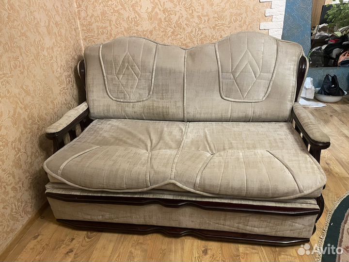 Продам диван и 2 кресла