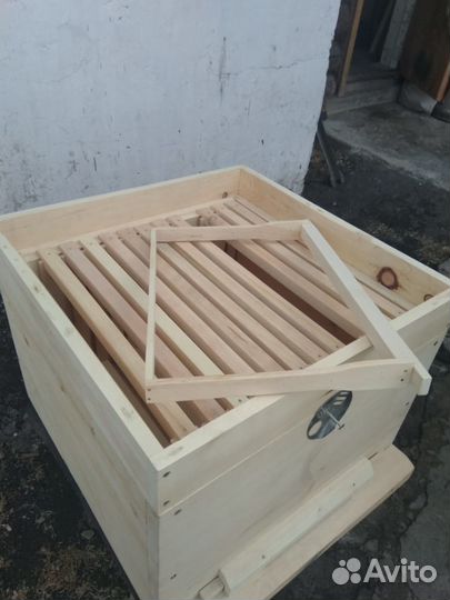 Новые ульи для пчел