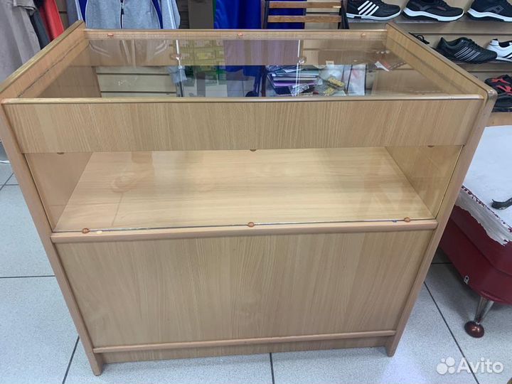 Полка напольная с дверьми