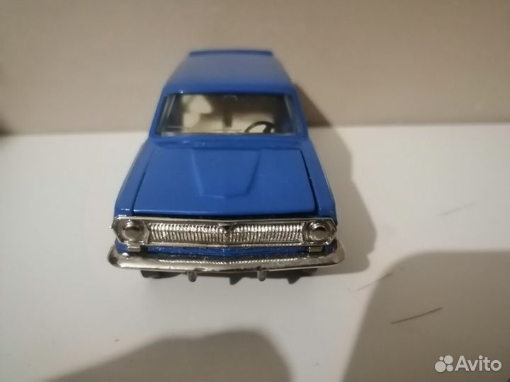 Модель авто Волга Газ 2402 А13 и мотоцикла Иж
