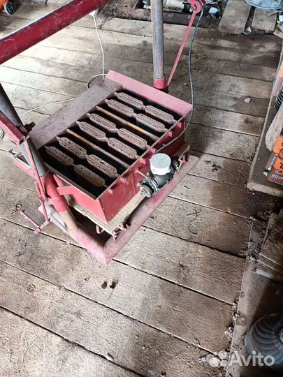 Станок для производства шлакоблоков