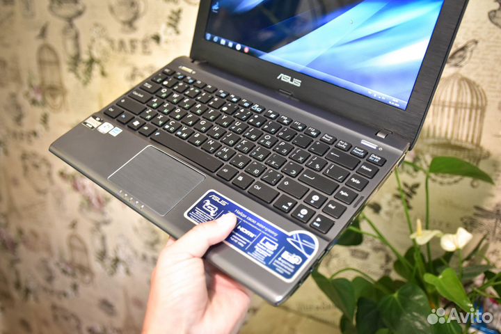 Новый шустрый нетбук \ ультрабук asus