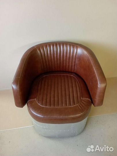 Кожанное кресло