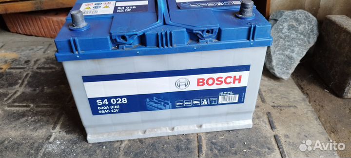 АКБ Bosch S4 028