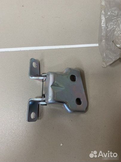 Петля двери передняя левая Daewoo Matiz