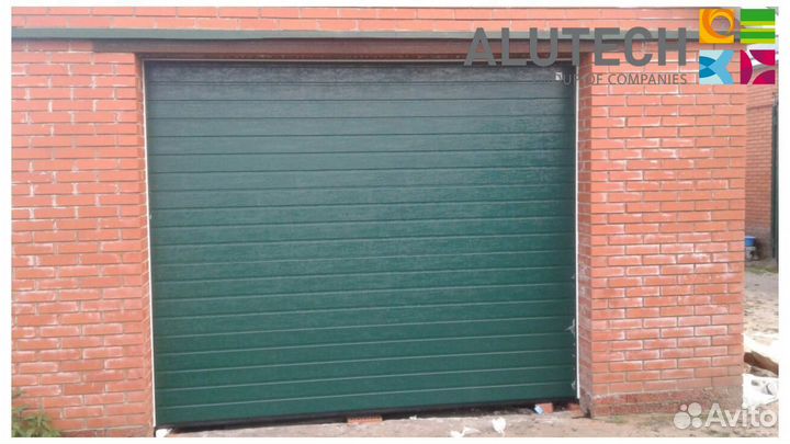 Секционные ворота для гаража alutech