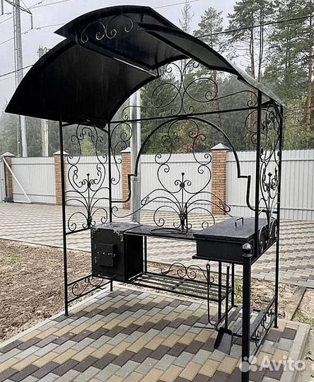 Мангал с крышей