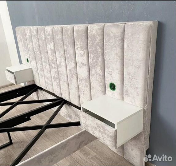 Парящая кровать с тумбами