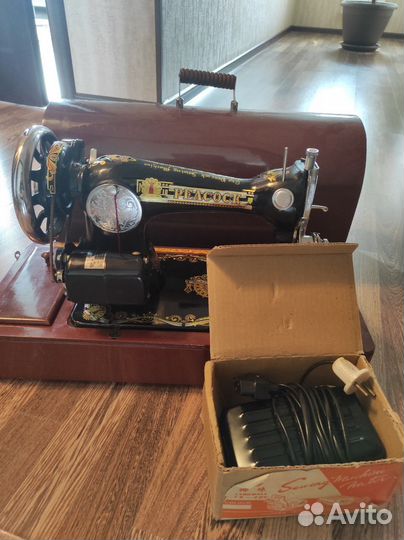 Швейная машинка Peacock