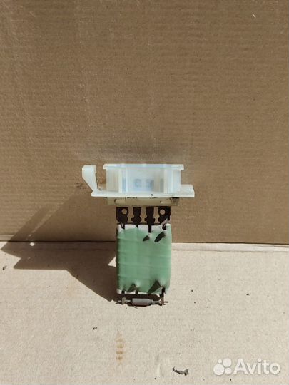 Резистор печки Renault Logan