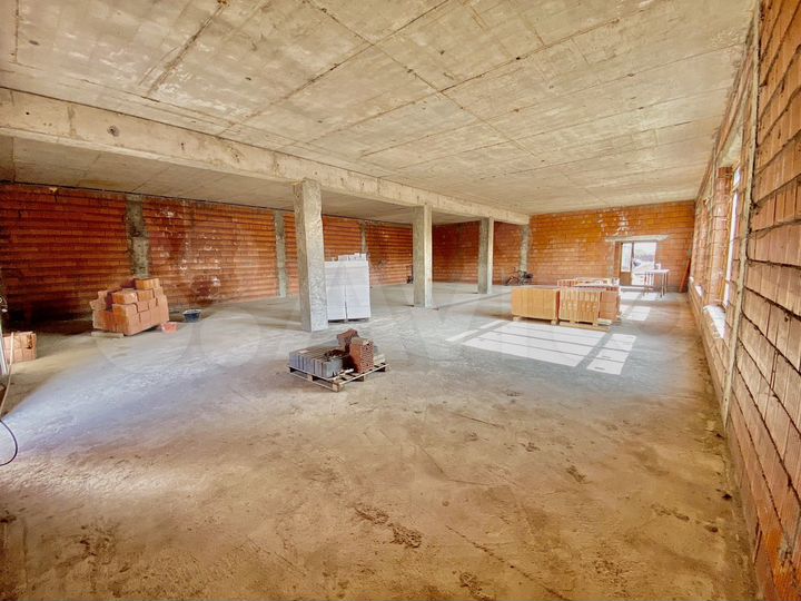 Здание, 300 м²