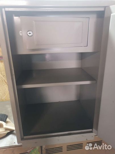 Сейф металлический