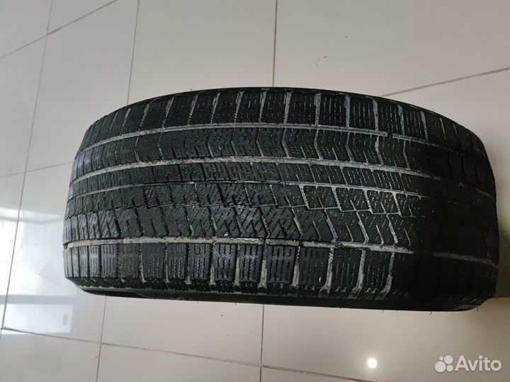 Bridgestone Blizzak Ice 225/50 R17 98T